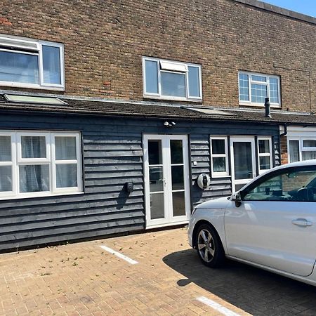 Lopez Home Crawley Ifield Екстериор снимка