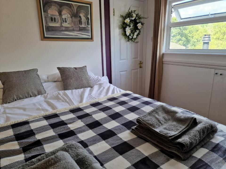Lopez Home Crawley Ifield Екстериор снимка