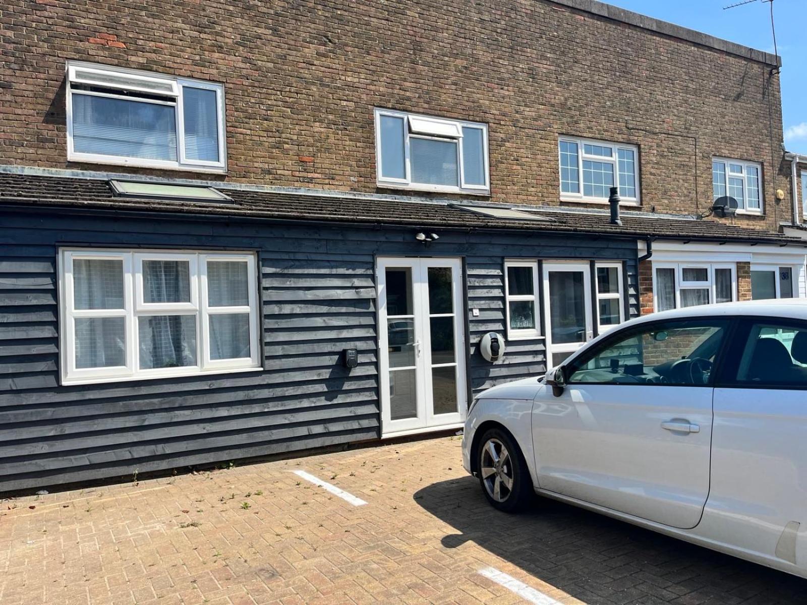 Lopez Home Crawley Ifield Екстериор снимка
