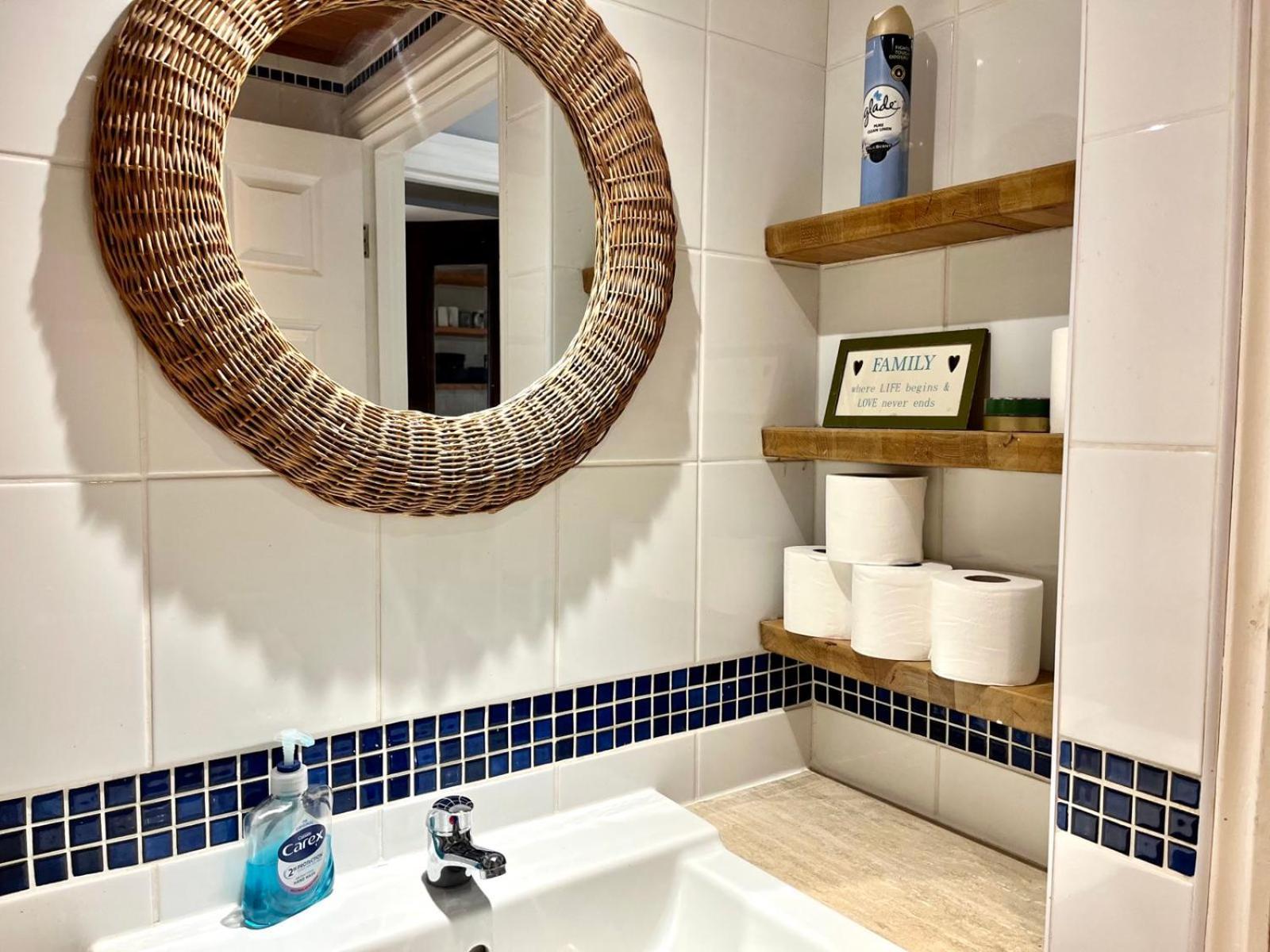 Lopez Home Crawley Ifield Екстериор снимка