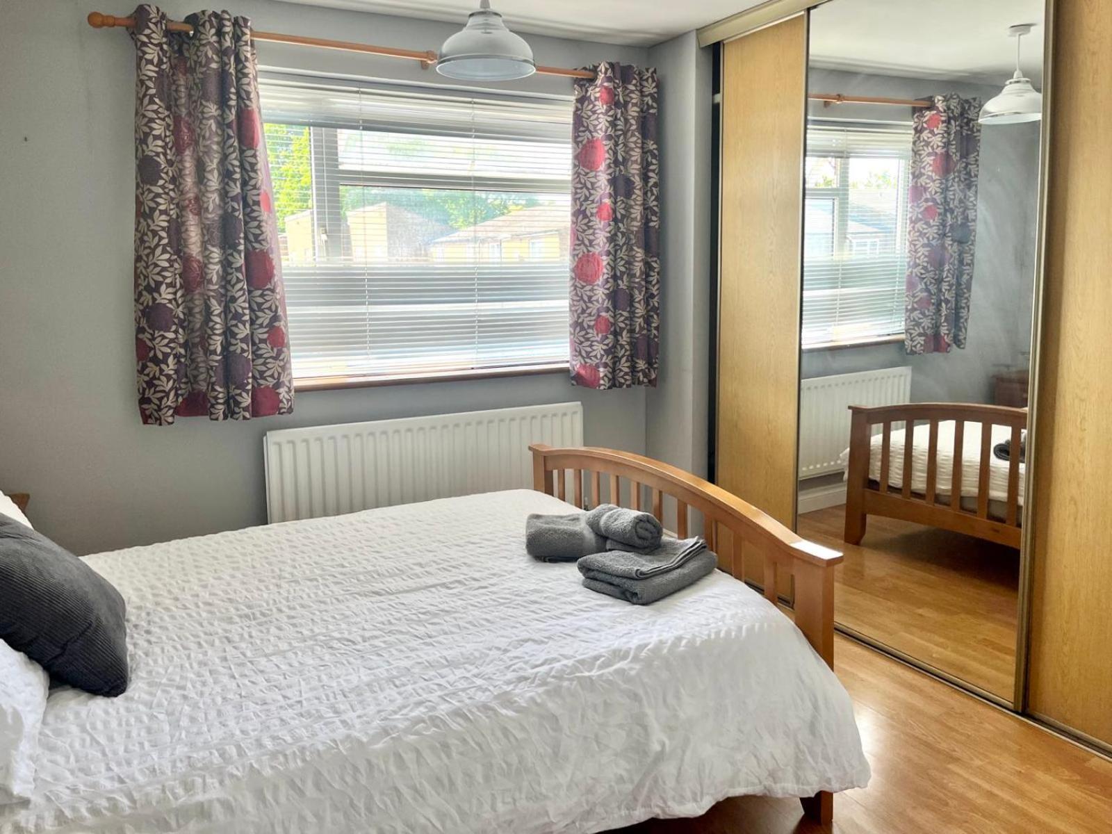 Lopez Home Crawley Ifield Екстериор снимка