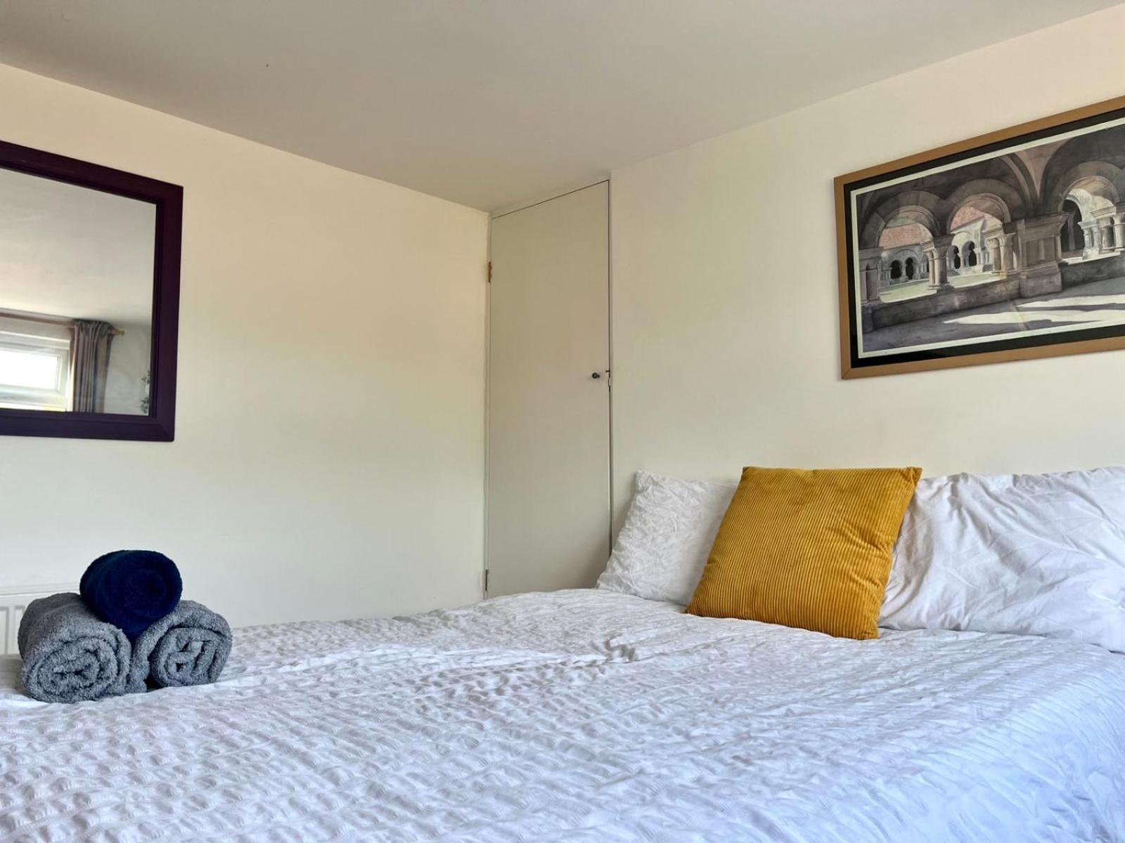 Lopez Home Crawley Ifield Екстериор снимка