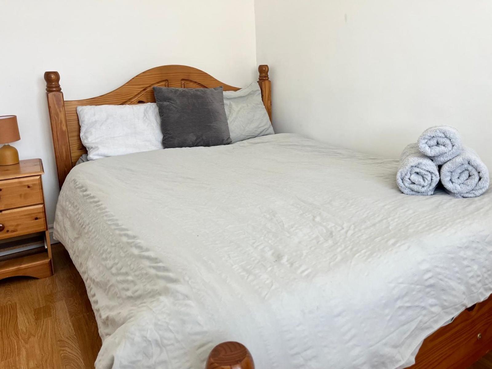 Lopez Home Crawley Ifield Екстериор снимка