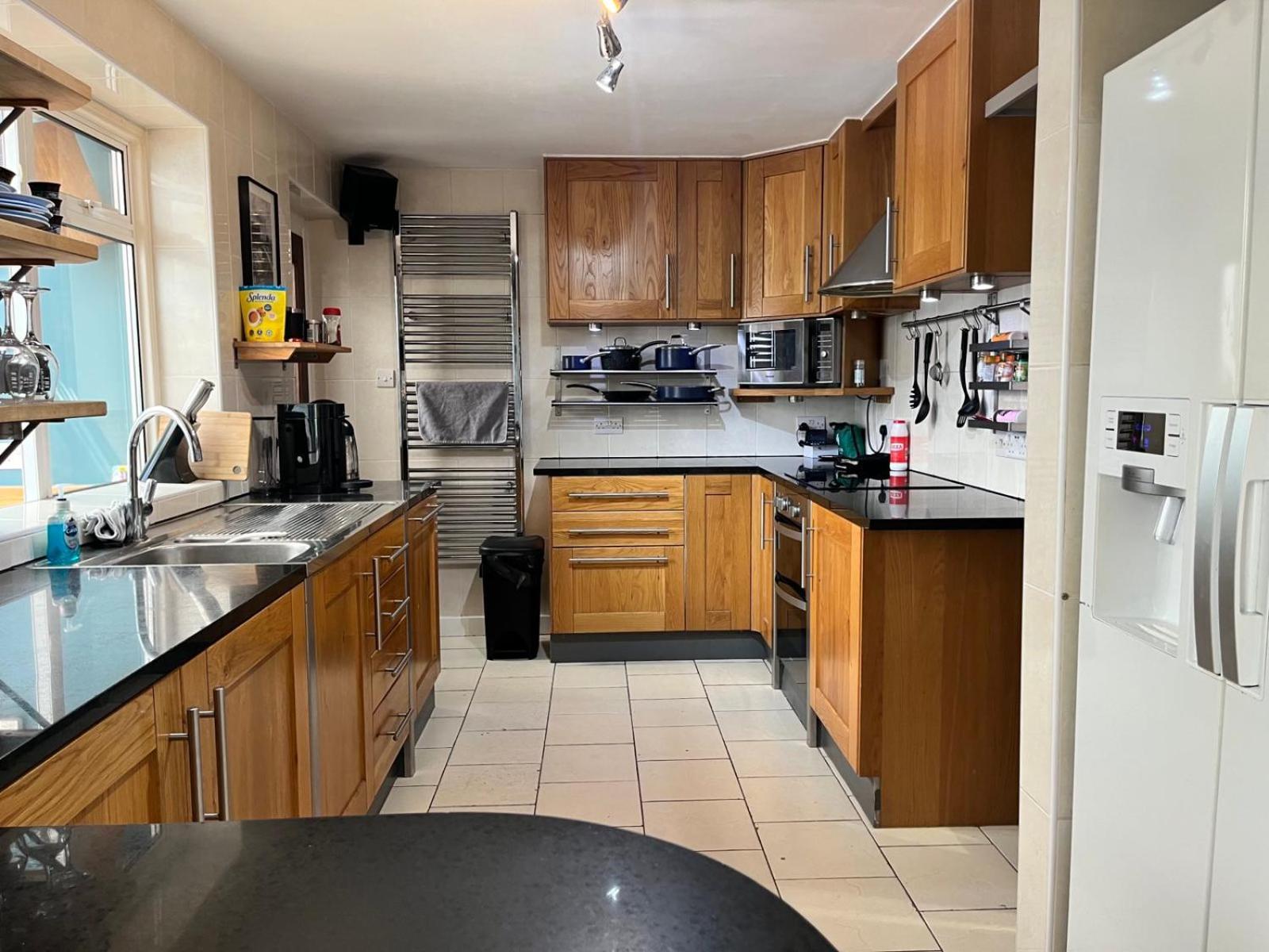 Lopez Home Crawley Ifield Екстериор снимка