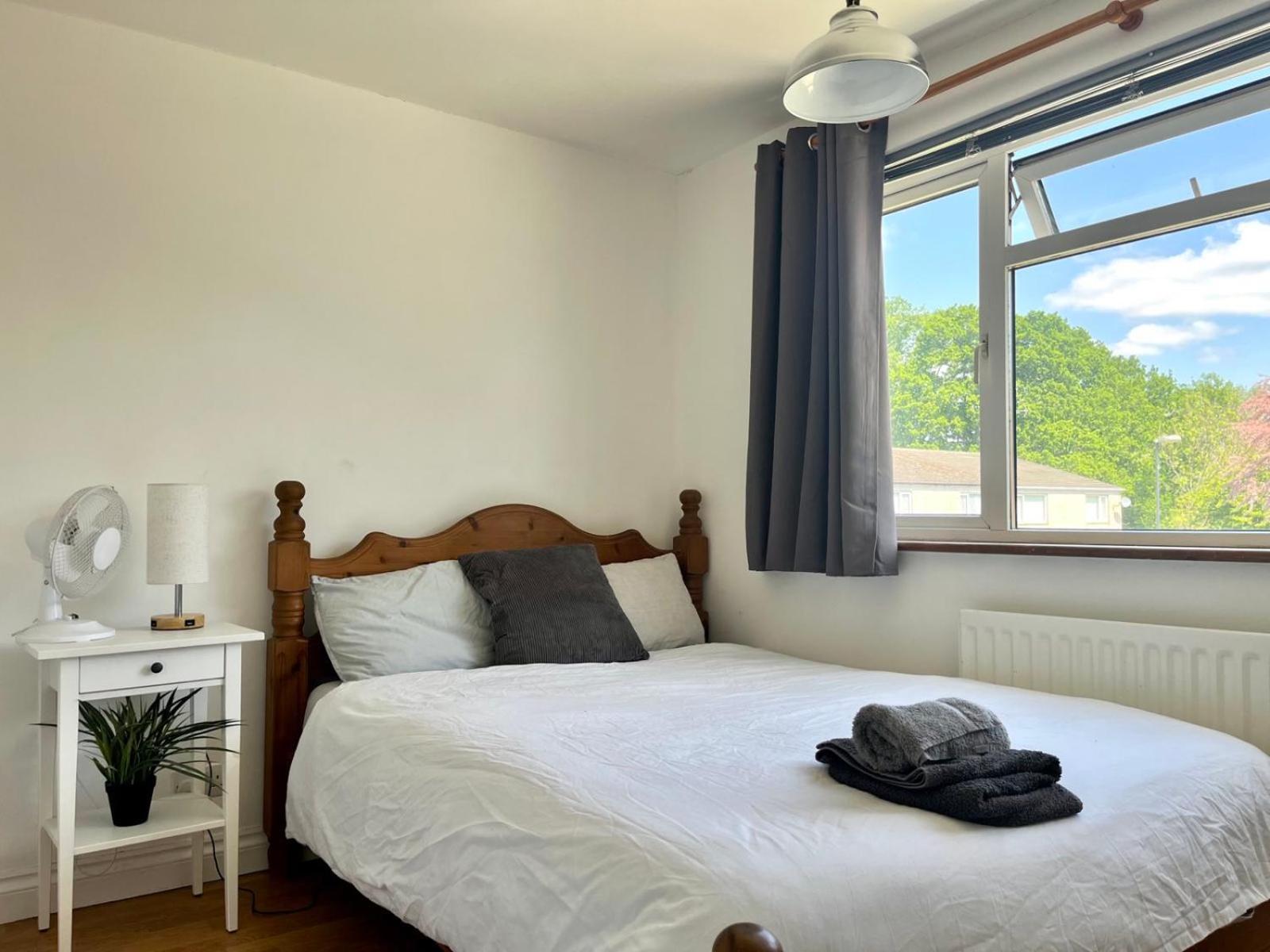 Lopez Home Crawley Ifield Екстериор снимка